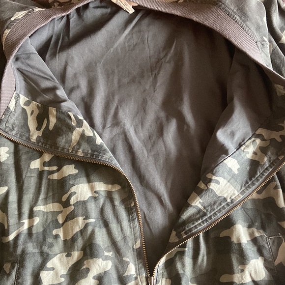 WOMENS CAMO ZIP UP JACKET - Picture 5 of 8